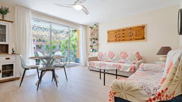 Télévision, table de tennis de table