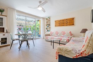 Télévision, table de tennis de table