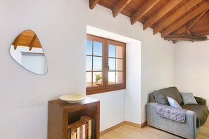 Interior - Vacation Home "Marhec" with Sea View, Private Terrace & Wi-Fi (El Sauzal)