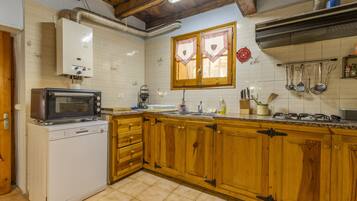 Frigorífic, microones, forn i placa de cuina