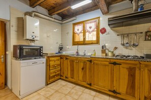 Frigorífic, microones, forn i placa de cuina 