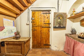 Interior - Holiday Home "Cal Barral" with Mountain View, Balcony & Wi-Fi (Ansovell)