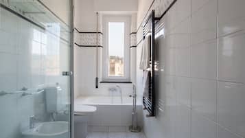 Kamar Comfort | Kamar mandi | Shower, pancuran hujan, perlengkapan mandi gratis, dan pengering rambut
