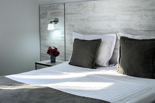 Superior Villa | Premium bedding, down comforters, Select Comfort beds, desk