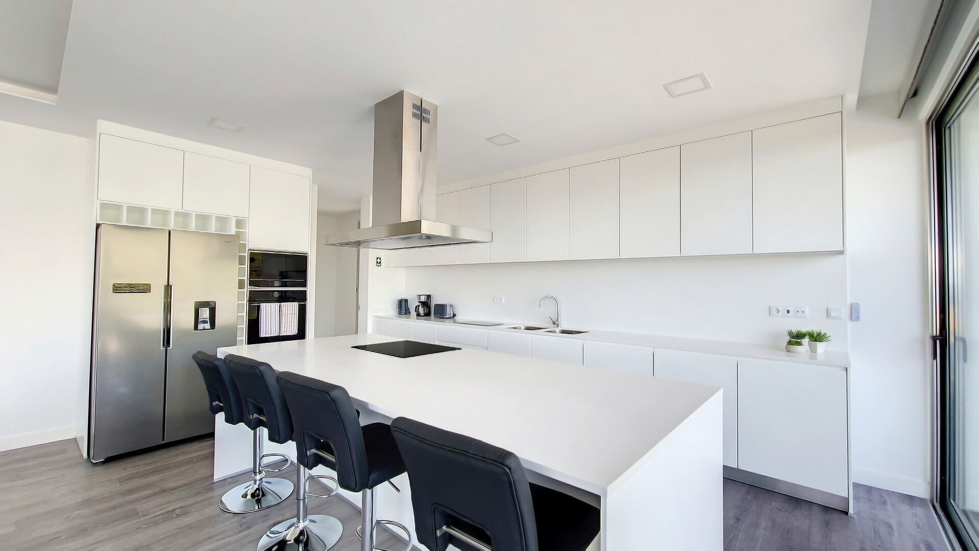 冰箱、微波炉、烤箱、炉灶