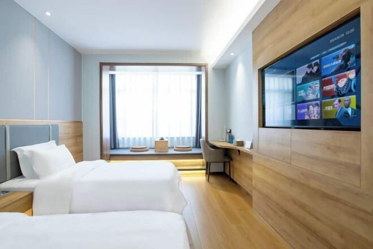 واي فاي مجانًا وملاءات أسرّة