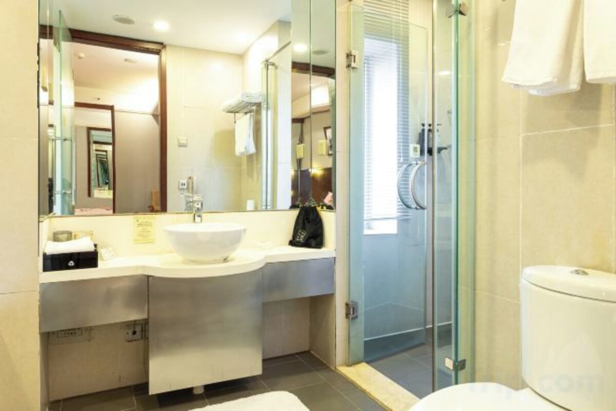Bathroom | Shower, towels