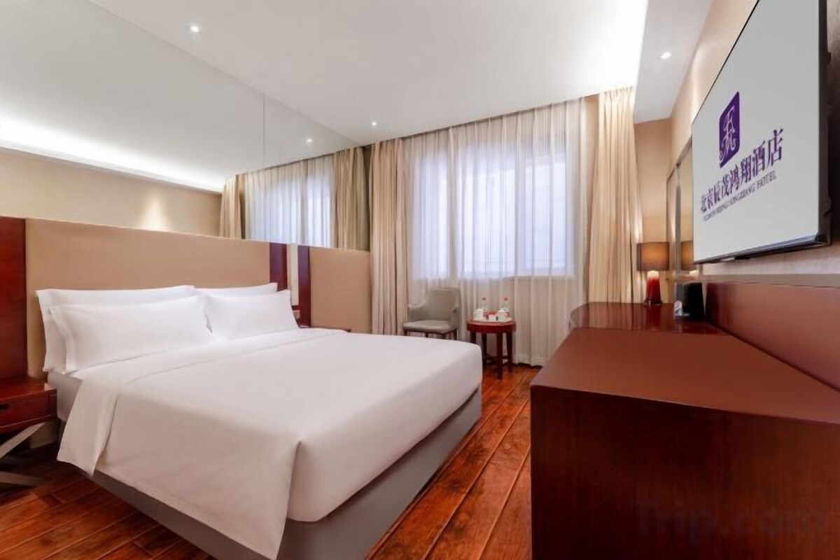 Wonderful Superior Double Bed Room [55-Inch Screen + Mini Fridge]