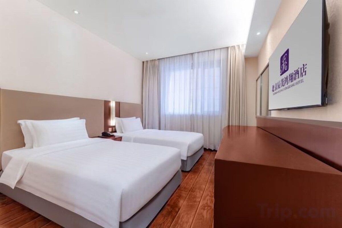 WiFi (free), bed sheets