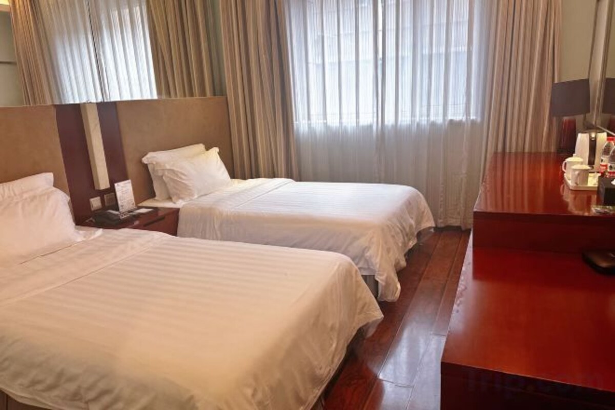 Standard 2-Bed Room
