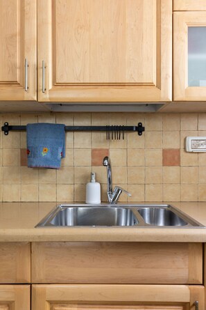 Standard Apartment | Private kitchen | Full-sized fridge, microwave, oven, stovetop - Coastal Garden Nook (Tel Aviv)