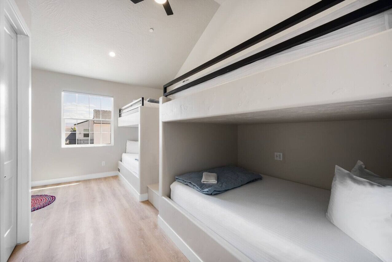5 bedrooms, iron/ironing board, travel crib, WiFi (free)