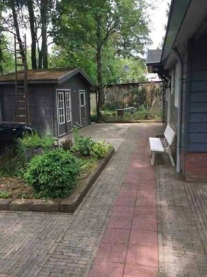 المنطقة المحيطة بالمنشأة