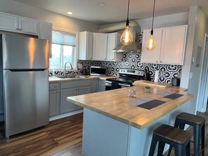 Kjøleskap, mikrobølgeovn, ovn og oppvaskmaskin