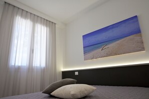 2 bedrooms, iron/ironing board, WiFi