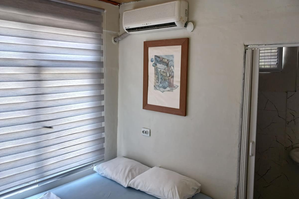 Chambre, non-fumeurs | 1 chambre, Wi-Fi gratuit, draps fournis