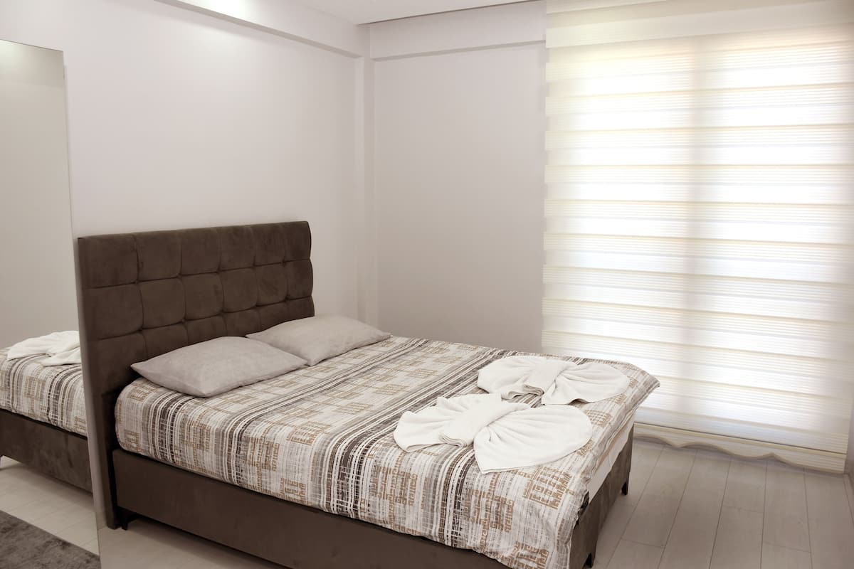 Apartment | 1 bedroom, premium bedding, minibar, desk