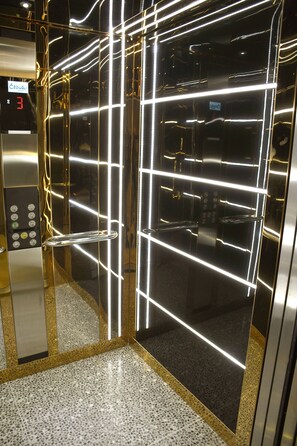 An elevator interior with reflective walls and a digital display showing the number 3. - Kayacity Rezidans (Nevsehir)