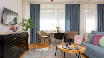 Apartment, 1 Bedroom, Balcony | Living room