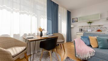 Apartment, 1 Bedroom, Balcony | In-room dining