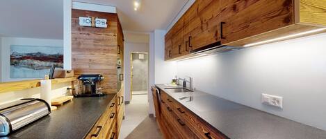 Fridge, oven, stovetop, dishwasher