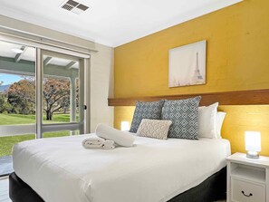 4 bedrooms, iron/ironing board, Internet, bed sheets