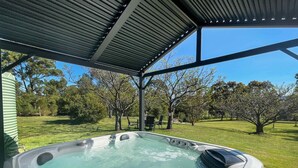 A hot tub with a metal roof and a view of a grassy area with trees. - Martha's Homestead - A relaxing Lovedale getaway (Lovedale)