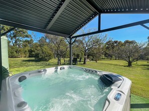 Outdoor spa tub