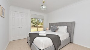 4 室のベッドルーム、WiFi (無料)