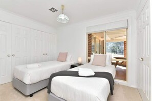 Room - Home Among the Gum Trees - Lovedale (Lovedale)