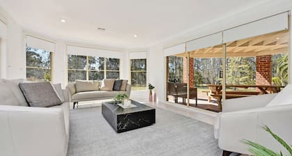Home Among the Gum Trees - Lovedale. Central to wineries and wedding venues
