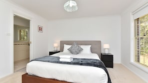 4 bedrooms, free WiFi