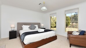 4 bedrooms, free WiFi