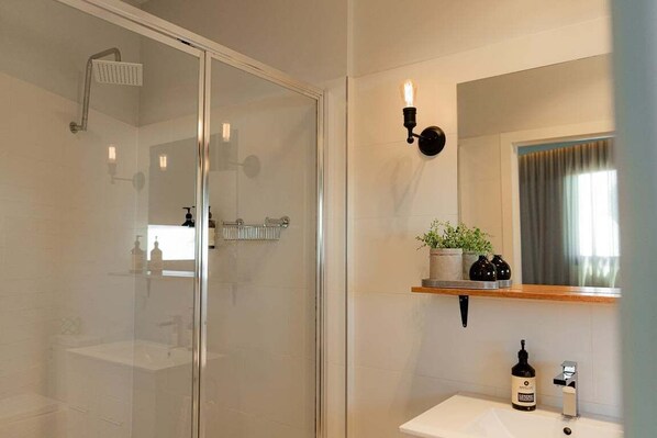 Shower, towels