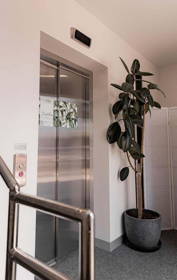 Interior - Bay of Fires Holiday Suites ~ Suite 1 (St Helens)