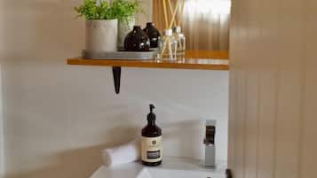 Douche, serviettes fournies