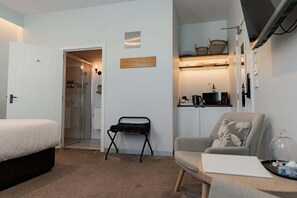 1 habitación, escritorio, tabla de planchar con plancha y wifi gratis 