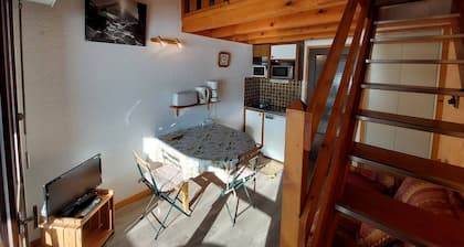 Charmant appartement avec balcon exposĂ© sud, Ă  450m du centre et des pistes de fond â Autrans.