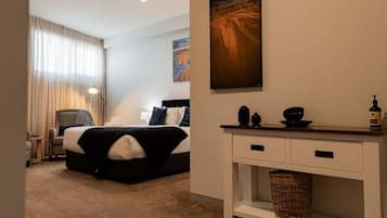 1 quarto, escrivaninha, ferros/tábuas de passar roupa, Wi-Fi de cortesia