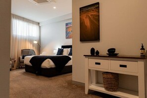 1 chambre, bureau, fer et planche à repasser, Wi-Fi gratuit