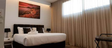 1 habitación, tabla de planchar con plancha, wifi gratis y ropa de cama