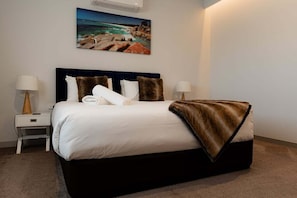 1 slaapkamer, een strijkplank/strijkijzer, gratis wifi, beddengoed