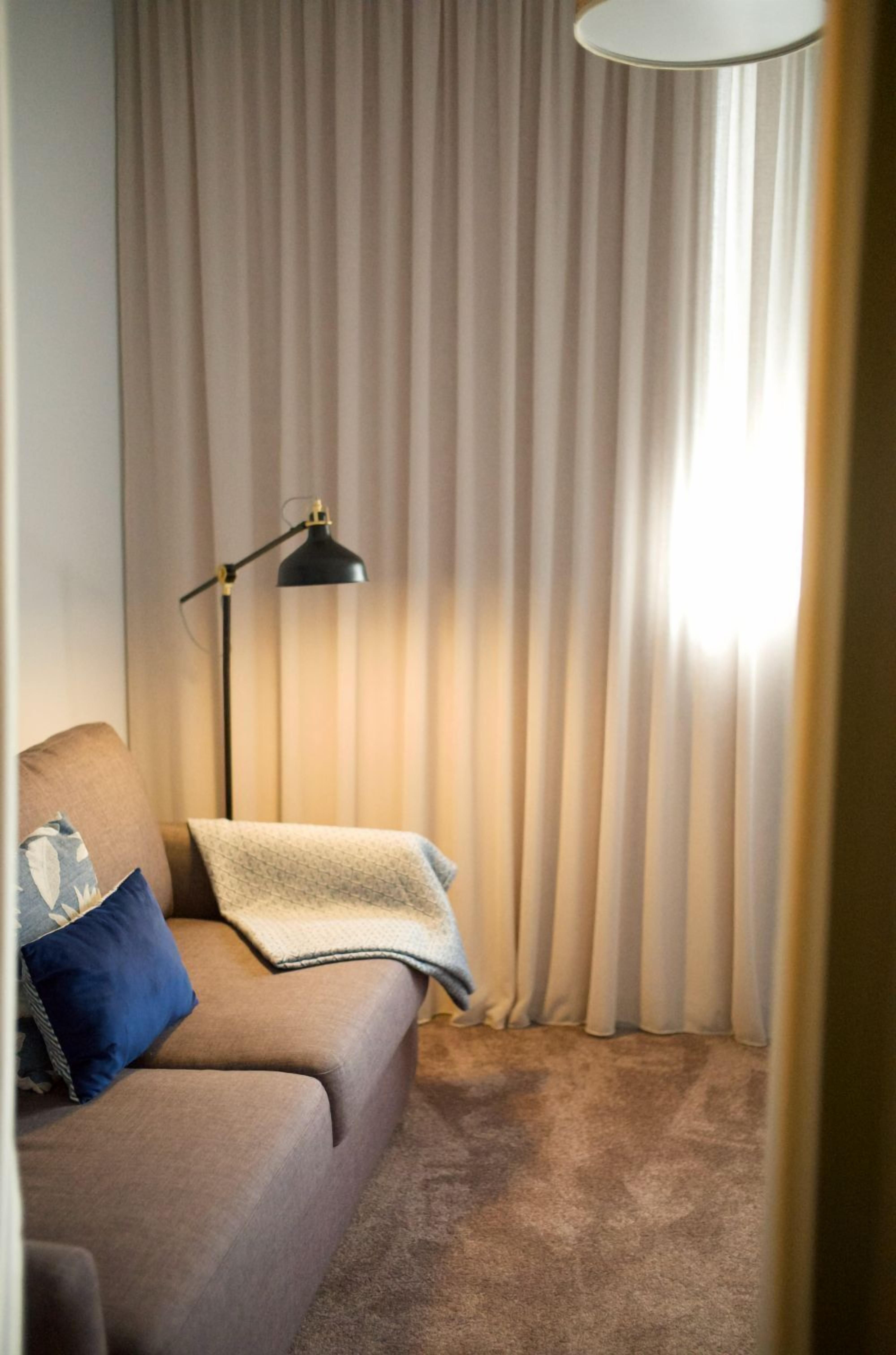 电视、壁炉、办公室