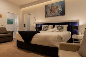 2 habitaciones, escritorio, tabla de planchar con plancha y wifi gratis