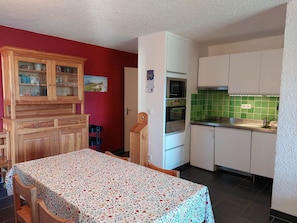 Fridge, microwave, dishwasher, highchair