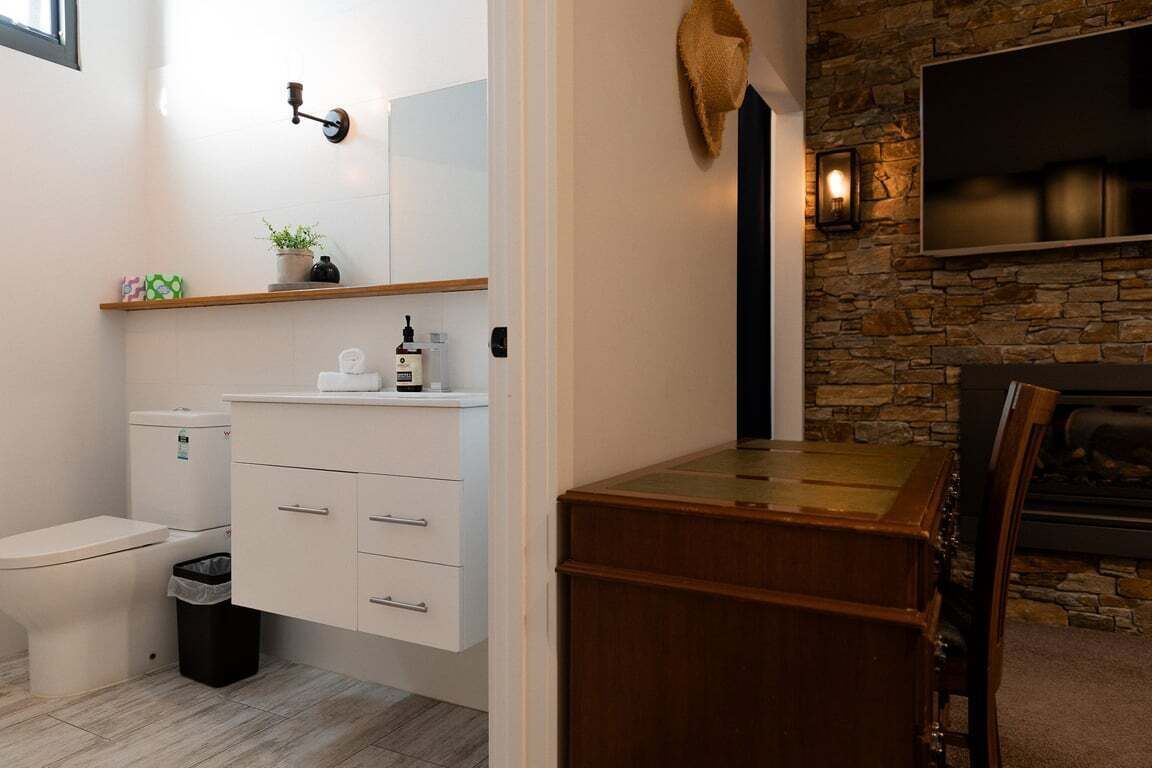 Douche, sèche-cheveux, serviettes fournies