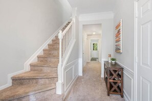 Interior - Quiet Spacious Home- central to Airport, Crabtree & food (Raleigh)