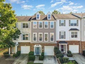 Exterior - Quiet Spacious Home- central to Airport, Crabtree & food (Raleigh)