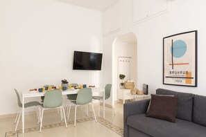 Living area - The Best Rent - Four-room apartment near metro Ottaviano (Roma)