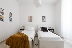 3 Schlafzimmer, Schreibtisch